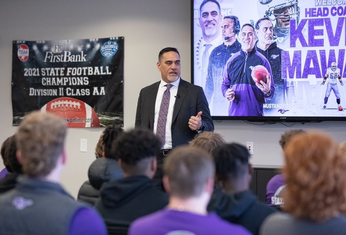 Everything to know about Kevin Mawae, Lipscomb Academy coach and